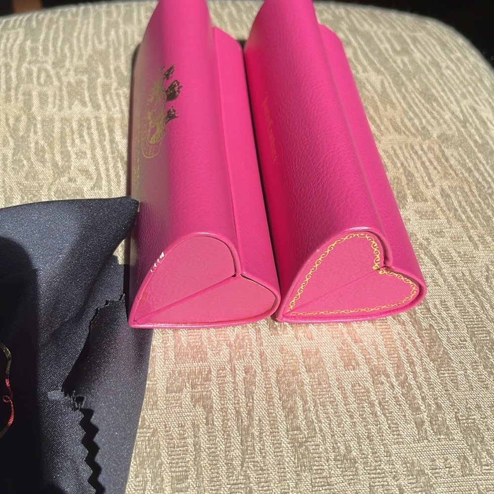 Juicy Couture pink heart shaped glasses case one with cleaning cloth cute cute!